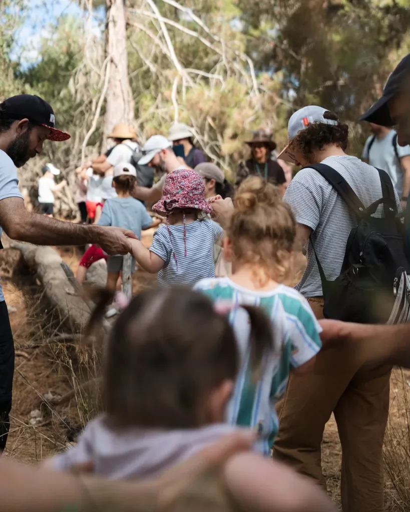 נטע מציגה את דביבוני לפעוטות
