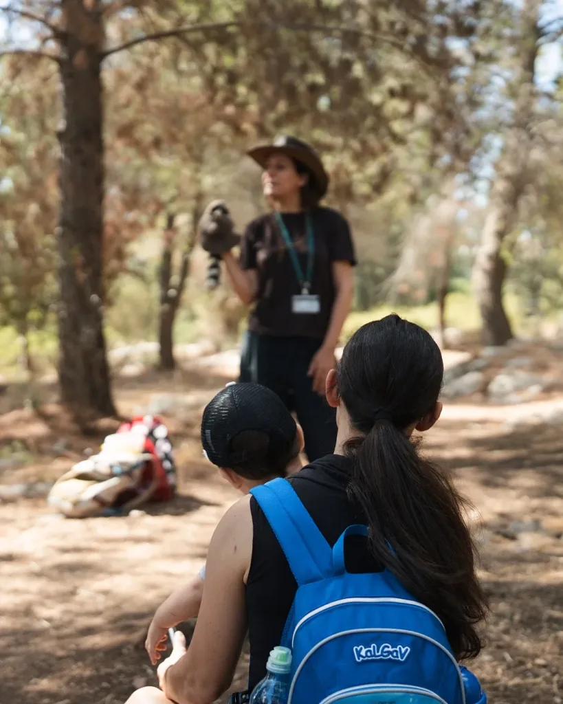 נטע ודביבוני מספרים סיפור ביער