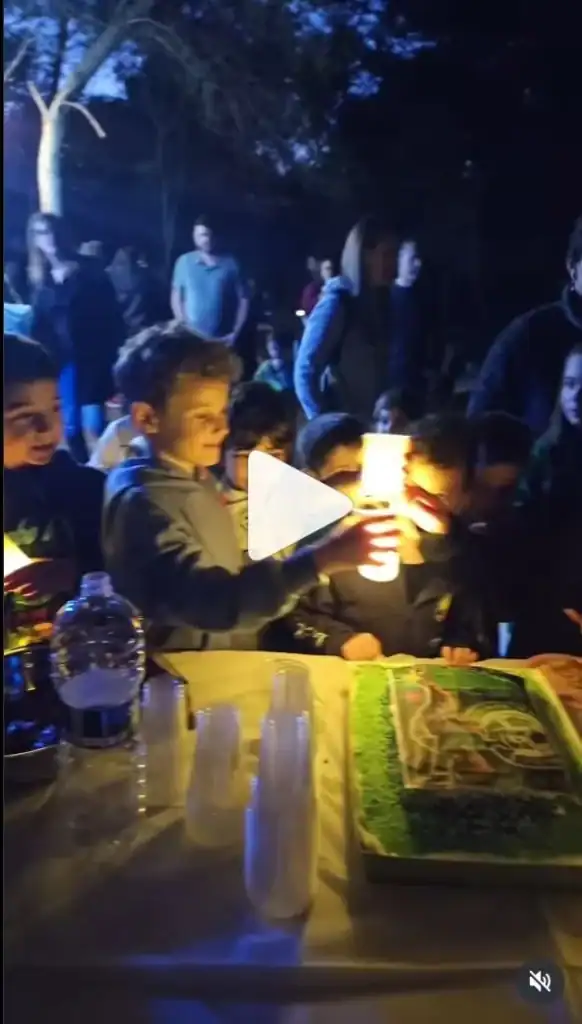 טיול יום הולדת בטבע הכי מקורי שישמחפשים רעיון מיוחד ומקורי ליום הולדת? נמאס לכם מאולמות רועשים וקירות מקושטים בבלונים? אצלי תמצאו את הדבר האמיתי – יום הולדת שהוא טיול טבע חווייתי עם משחקים, משימות והרפתקאות שמותאמות בדיוק לגיל ולתחומי העניין של ילד או ילדת יום ההולדת. אני נטע, מדריכת טיולים שמתמחה בטיולי יום הולדת בשטח – עם ניסיון עשיר, גישה לילדים, ויכולת להפוך כל מקום לטיול סיפור מרתק שכולם ידברו עליו גם אחרי. בין אם תרצו לצאת לסיור עששיות מסתורי, לצאת בעקבות אגדות, לצוד אוצרות ביער או לטייל ליד מעיין נסתר – ביחד נבנה יום הולדת שהוא באמת שלהם.